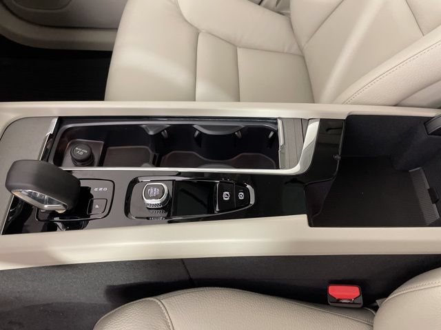 Certified 2025 Volvo XC60 T8 Plus w/ Protection Package Premier AWD/4WD image 18