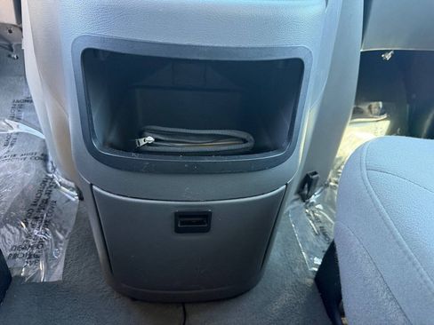 Used 2005 Ford E-350 and Econoline 350 Super Duty RWD image 47