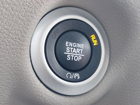 Used 2024 Chrysler Pacifica Touring-L FWD image 20