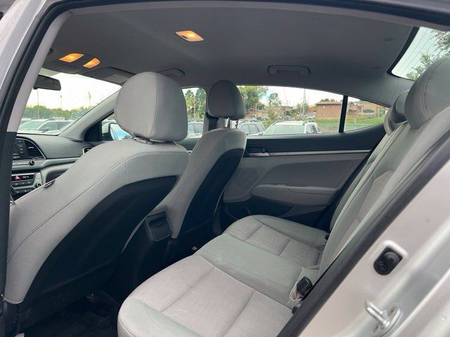 Used 2017 Hyundai Elantra SE FWD image 27