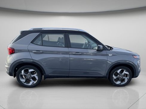 Used 2022 Hyundai Venue Limited FWD image 6
