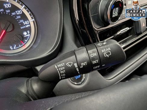 Used 2022 Toyota Highlander LE AWD/4WD image 19