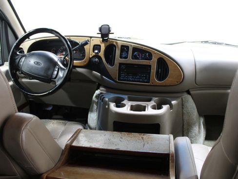 Used 2000 Ford E-150 and Econoline 150 image 2