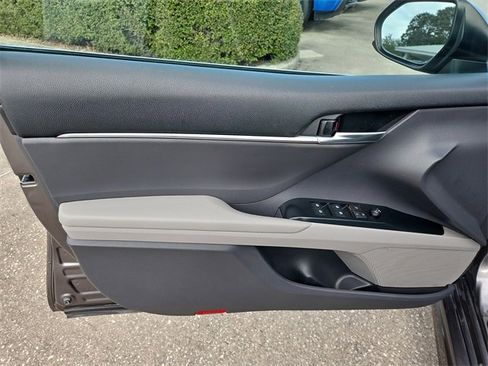 Used 2020 Toyota Camry SE image 17