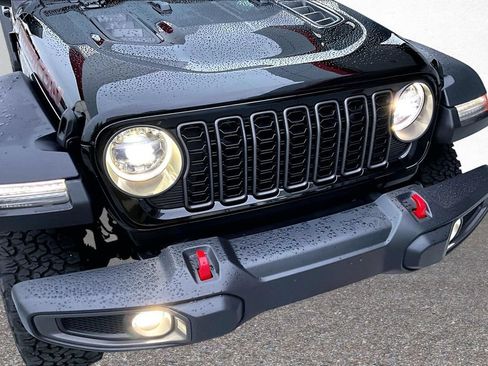 Used 2024 Jeep Wrangler Unlimited Rubicon AWD/4WD image 33