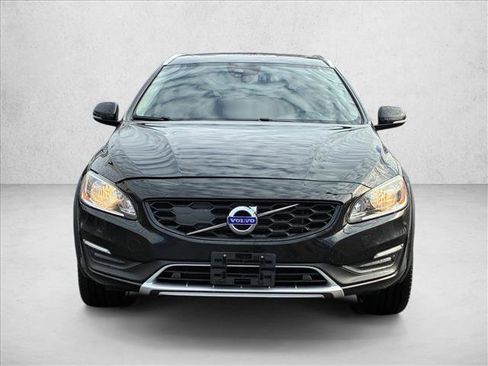 Used 2017 Volvo V60 T5 Cross Country w/ Convenience Package image 2