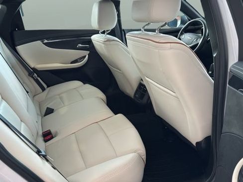 Used 2019 Chevrolet Impala Premier w/ Premier Convenience Package FWD image 18