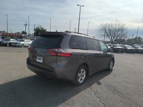 Used 2020 Toyota Sienna LE image 5