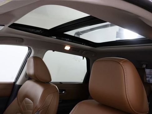 Used 2024 Nissan Pathfinder Platinum w/ Cargo Package image 28