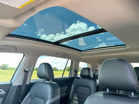 Used 2022 Volkswagen Atlas SEL Premium image 22