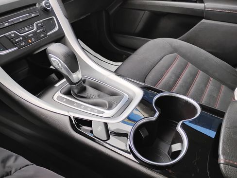 Used 2016 Ford Fusion SE image 12