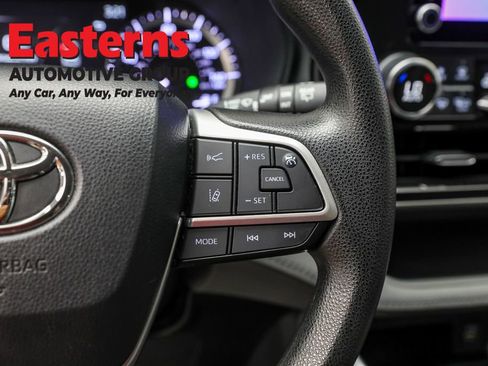 Used 2023 Toyota Highlander L image 15