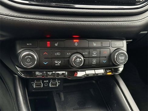 Used 2022 Dodge Durango GT image 34