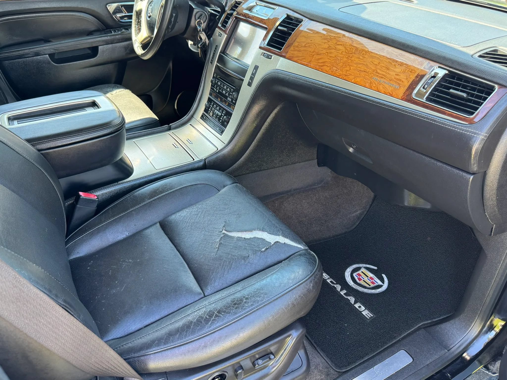 Used 2012 Cadillac Escalade Platinum RWD image 22