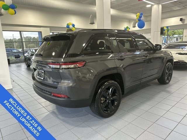 Used 2023 Jeep Grand Cherokee Limited w/ Luxury Tech Group II AWD/4WD image 33