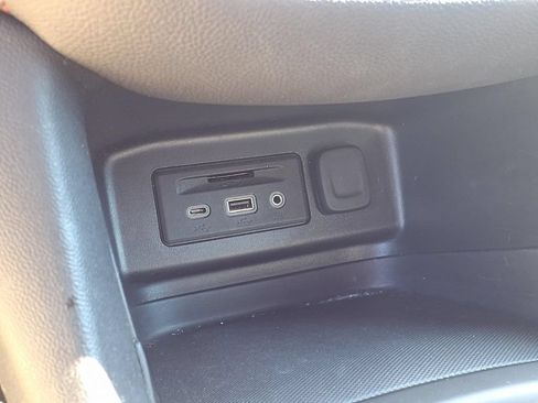 Used 2023 Chevrolet Equinox RS FWD image 13