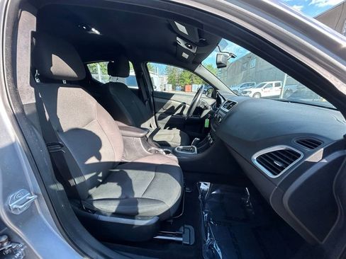 Used 2013 Dodge Avenger SXT FWD image 17