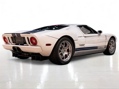 Used 2005 Ford GT RWD image 10