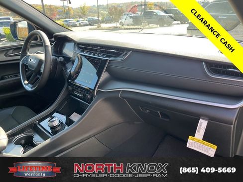 New 2025 Jeep Grand Cherokee L Altitude image 32