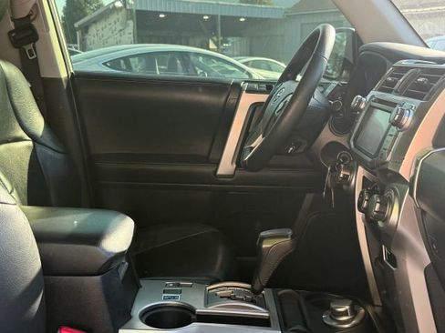 Used 2019 Toyota 4Runner SR5 AWD/4WD image 33