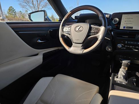 Used 2023 Lexus ES 300h Ultra Luxury w/ Accessory Package (Z2) image 9