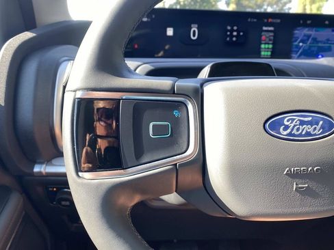 Used 2025 Ford Expedition Active AWD/4WD image 32