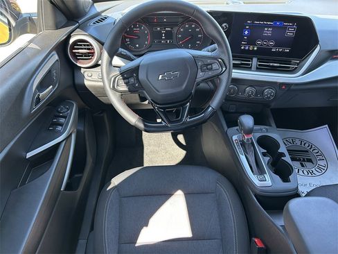 Used 2025 Chevrolet Trax RS w/ Driver Confidence Package image 14