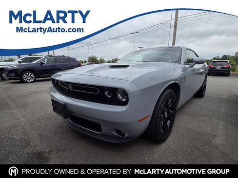 Used 2021 Dodge Challenger SXT w/ Driver Convenience Group RWD image 1