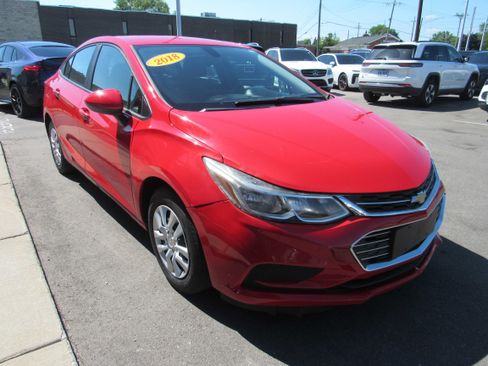 Used 2018 Chevrolet Cruze LS FWD image 4