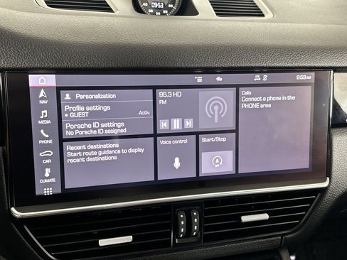 Used 2021 Porsche Cayenne Base image 17