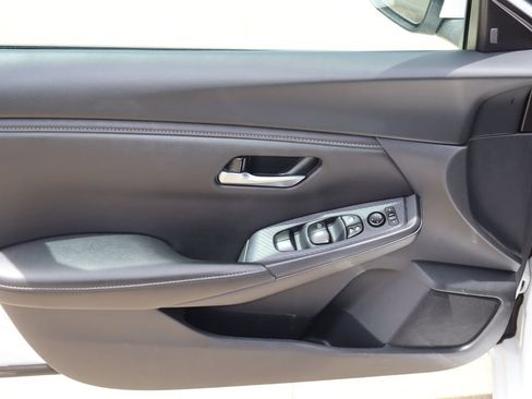 Used 2024 Nissan Sentra SV FWD image 19