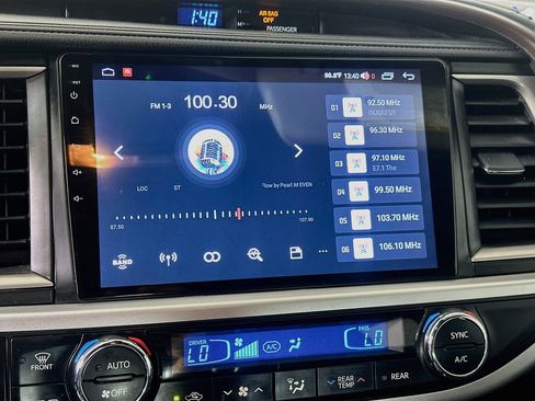 Used 2019 Toyota Highlander XLE FWD image 19