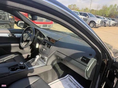 Used 2009 Mercedes-Benz C 300 Sedan image 10
