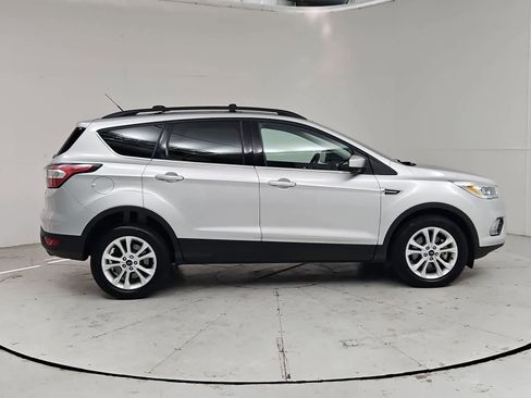 Used 2017 Ford Escape SE w/ Equipment Group 201A AWD/4WD image 7