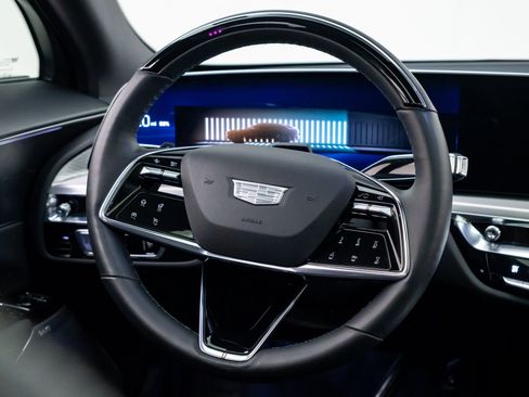 Used 2025 Cadillac Lyriq Luxury w/ LPO, Floor Liner Package AWD/4WD image 12