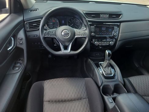 Used 2020 Nissan Rogue SV FWD image 12