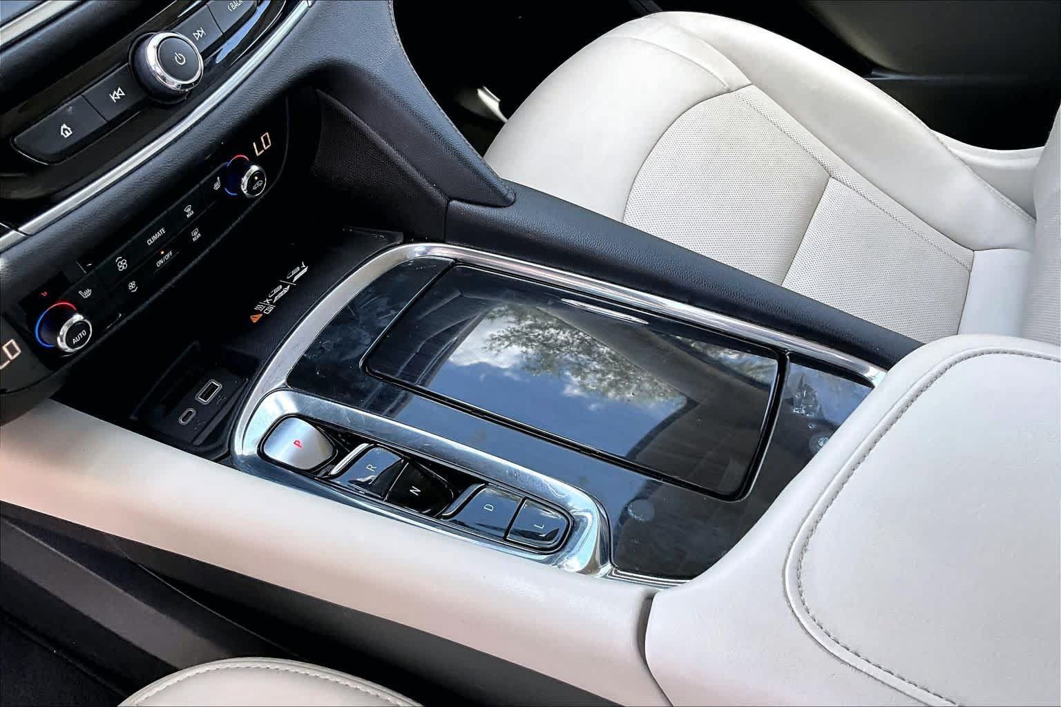 Used 2023 Buick Enclave Essence FWD image 33