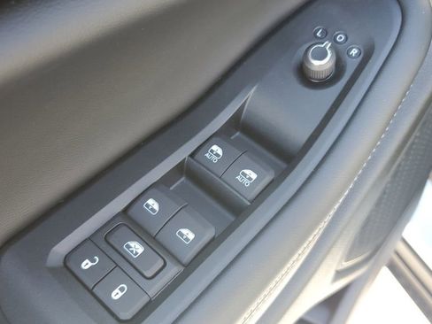 New 2025 Jeep Grand Cherokee L Altitude image 24