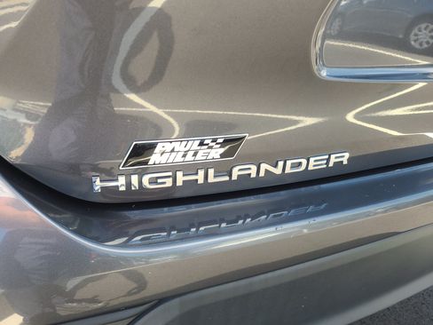 Used 2023 Toyota Highlander XLE AWD/4WD image 29