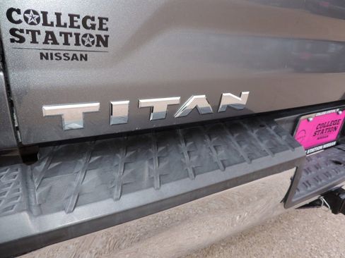 Used 2017 Nissan Titan SV image 13