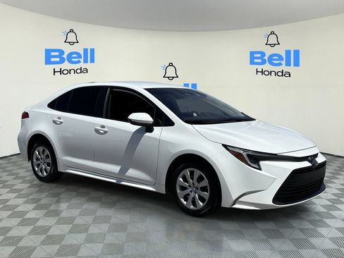 Used 2025 Toyota Corolla LE FWD image 6