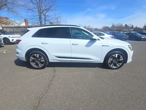 Used 2021 Audi e-tron Premium w/ Convenience Plus Package AWD/4WD image 4