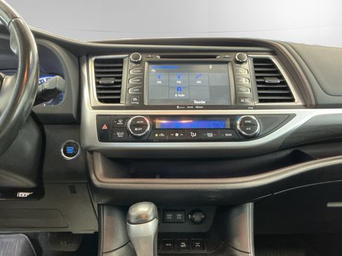 Used 2017 Toyota Highlander Limited AWD/4WD image 11
