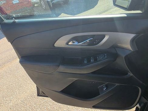 Used 2023 Chevrolet Traverse LT w/ Rear Camera Mirror Package image 16