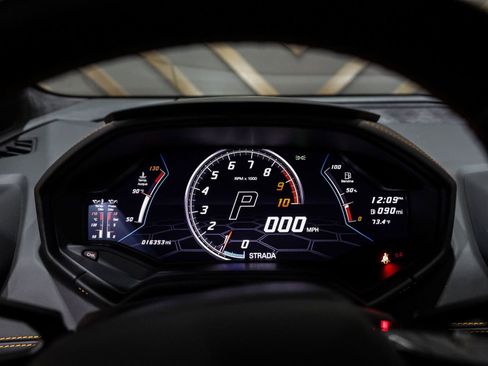 Used 2020 Lamborghini Huracan EVO image 45