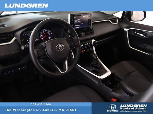 Used 2020 Toyota RAV4 XLE w/ Convenience Package image 3
