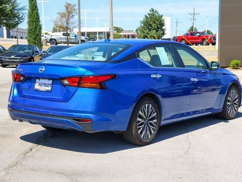Used 2025 Nissan Altima 2.5 SV FWD image 3