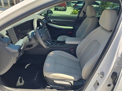 Used 2025 Hyundai Sonata SE FWD image 11