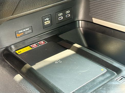Used 2025 Toyota Camry SE FWD image 10