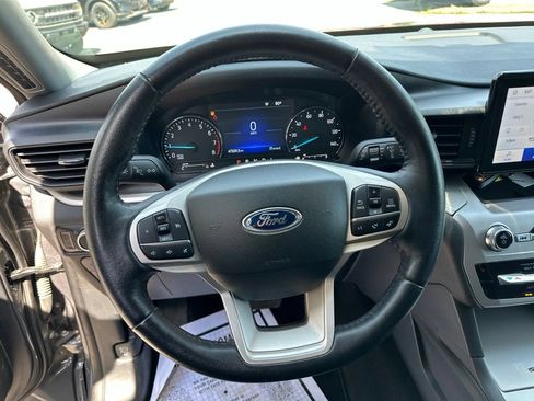 Used 2023 Ford Explorer XLT AWD/4WD image 27